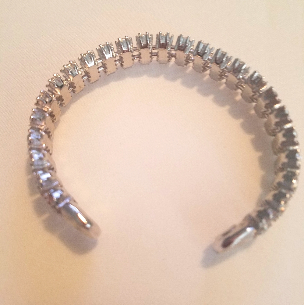 Joan Rivers Cuff Rhinestone bracelet - Picture 2 of 4